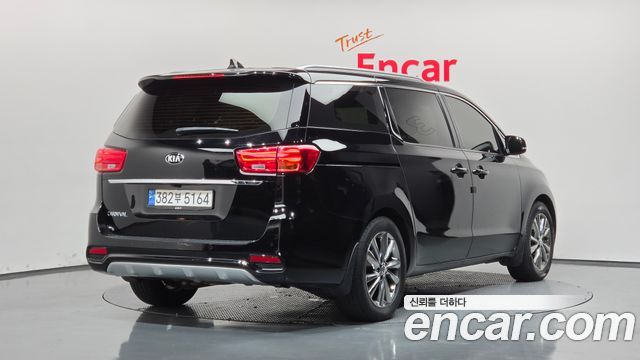Kia Carnival 9-Seater Prstige 2019 — фото 2