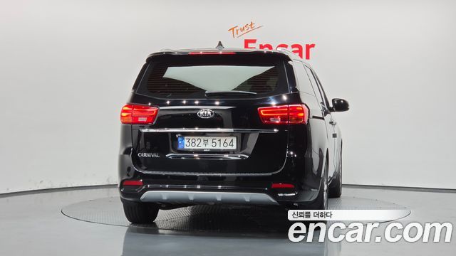 Kia Carnival 9-Seater Prstige 2019 — фото 4