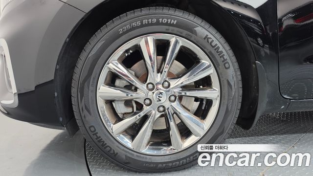 Kia Carnival 9-Seater Prstige 2019 — фото 5