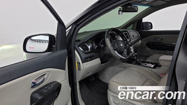 Kia Carnival 9-Seater Prstige 2019 — фото 10