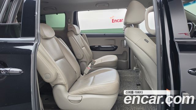 Kia Carnival 9-Seater Prstige 2019 — фото 11