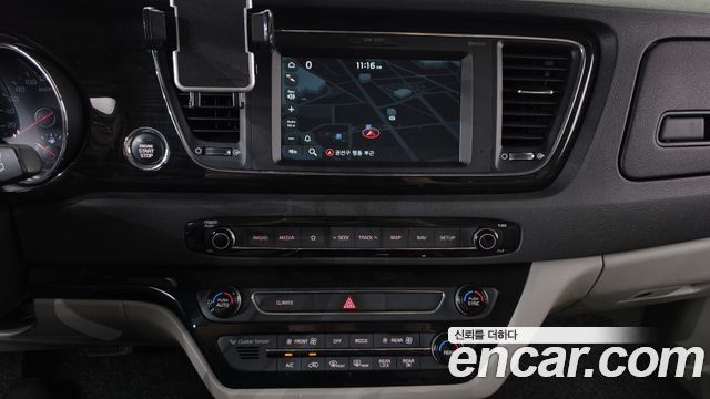 Kia Carnival 9-Seater Prstige 2019 — фото 12