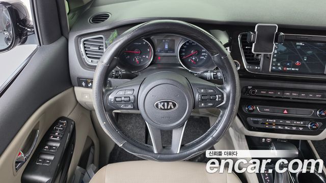 Kia Carnival 9-Seater Prstige 2019 — фото 13