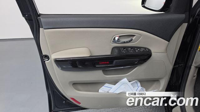 Kia Carnival 9-Seater Prstige 2019 — фото 25