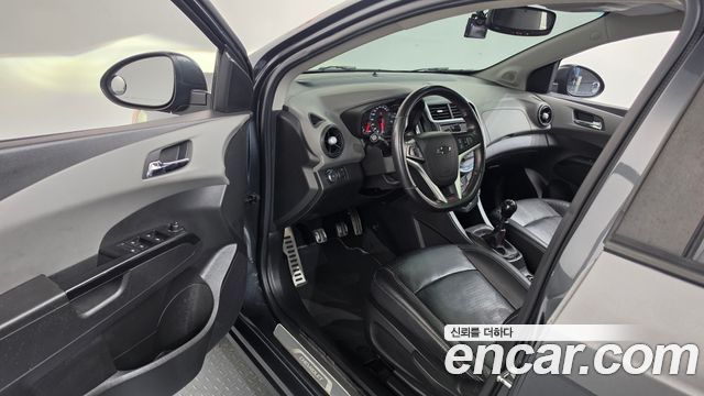 Chevrolet Aveo Sedan 1.4 Turbo LS 2018 — фото 10