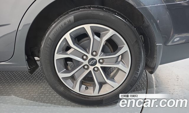 Chevrolet Aveo Sedan 1.4 Turbo LS 2018 — фото 27