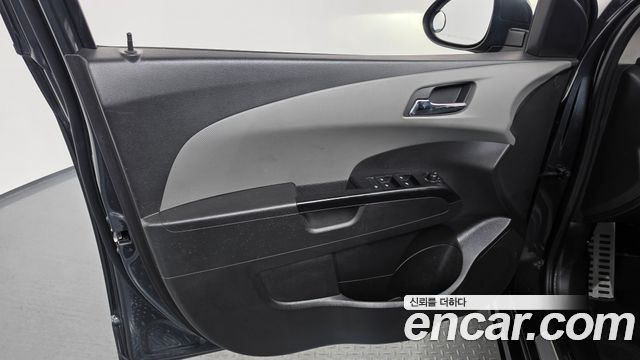 Chevrolet Aveo Sedan 1.4 Turbo LS 2018 — фото 30