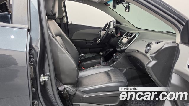 Chevrolet Aveo Sedan 1.4 Turbo LS 2018 — фото 32
