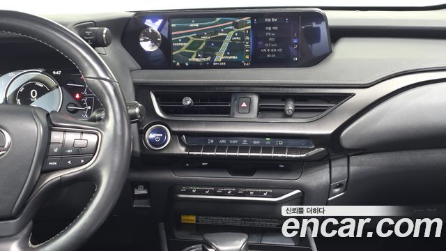 Lexus UX250h 2.0 AWD 2019 — фото 13