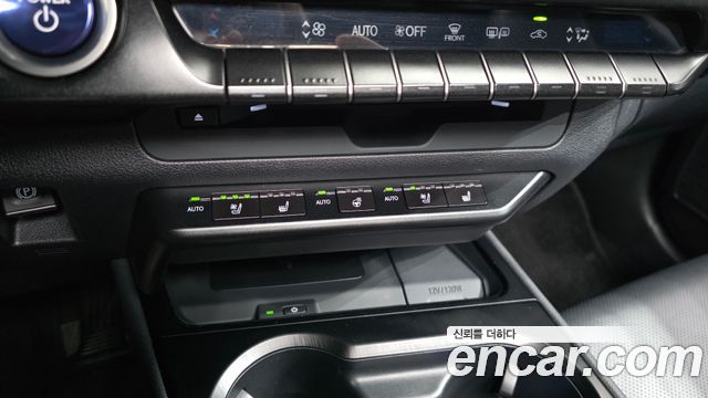 Lexus UX250h 2.0 AWD 2019 — фото 15