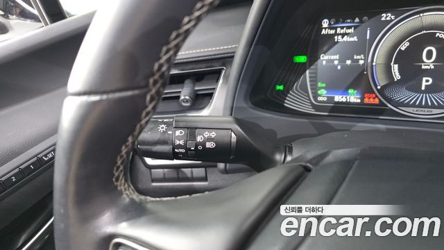 Lexus UX250h 2.0 AWD 2019 — фото 18