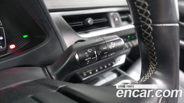 Lexus UX250h 2.0 AWD 2019 — фото 19