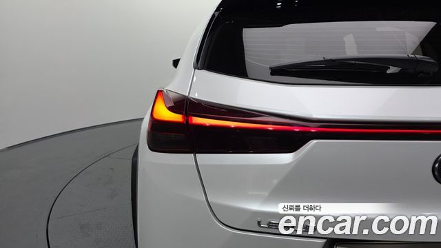 Lexus UX250h 2.0 AWD 2019 — фото 23
