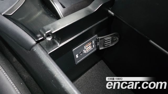 Lexus UX250h 2.0 AWD 2019 — фото 30