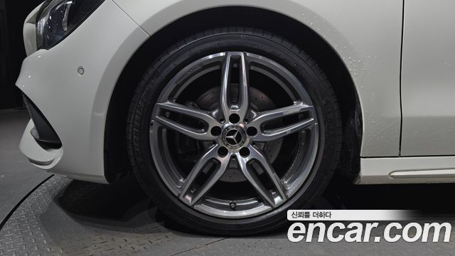 Mercedes-Benz CLA-Class (C117) CLA220 AMG Line 2018 — фото 5