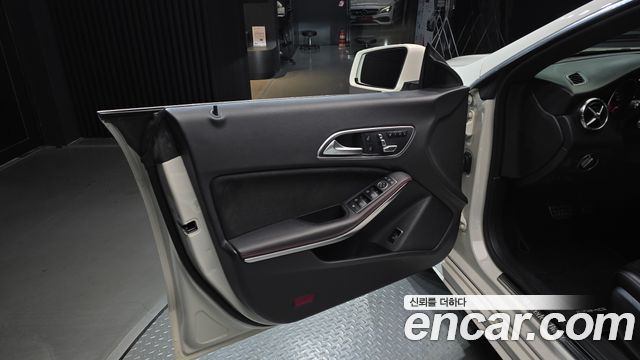 Mercedes-Benz CLA-Class (C117) CLA220 AMG Line 2018 — фото 24
