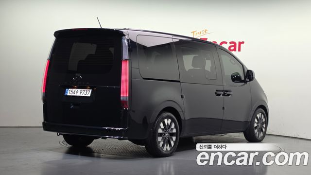 Hyundai Staria Lounge 9-Seater Prestige 2022 — фото 2