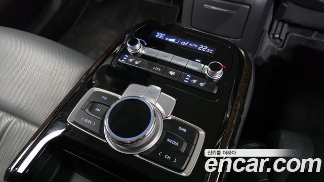 Genesis G90 3.3 T AWD Premium Luxury 2020 — фото 18