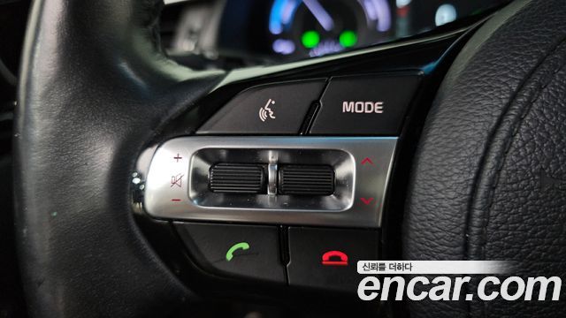 Kia K7 Hybrid Prestige 2017 — фото 18