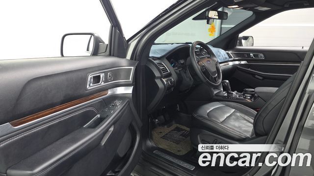 Ford Explorer 3.5 Limited 4WD 5th 2019 — фото 10