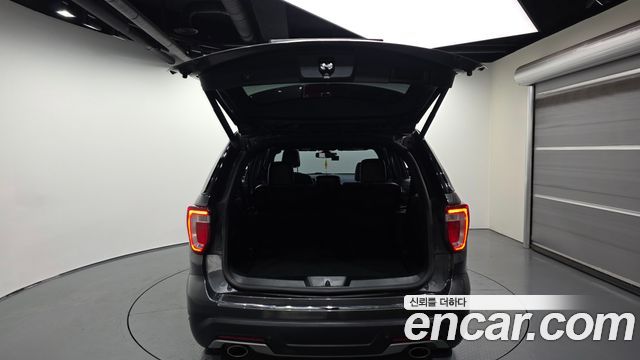 Ford Explorer 3.5 Limited 4WD 5th 2019 — фото 24