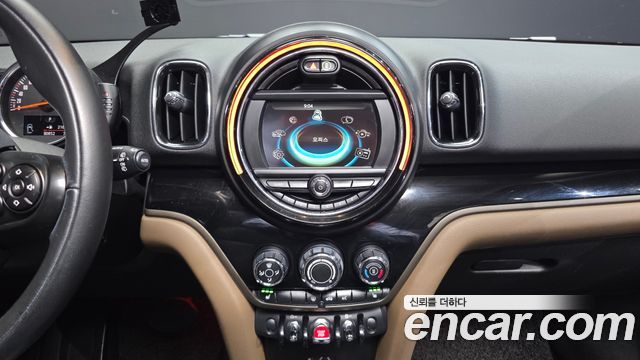MINI Cooper D Countryman ALL4 2nd 2017 — фото 15