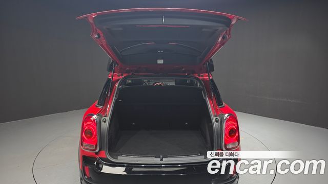 MINI Cooper D Countryman ALL4 2nd 2017 — фото 19