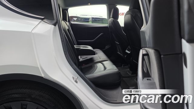 Tesla Model Y Long Range AWD 2021 — фото 11