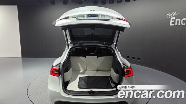 Tesla Model Y Long Range AWD 2021 — фото 20