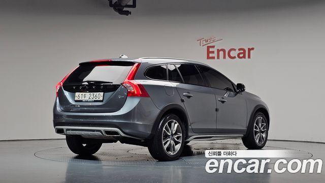 Volvo V60 Cross Country D4 2018 — фото 2
