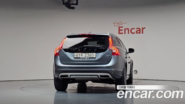 Volvo V60 Cross Country D4 2018 — фото 4