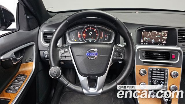 Volvo V60 Cross Country D4 2018 — фото 13