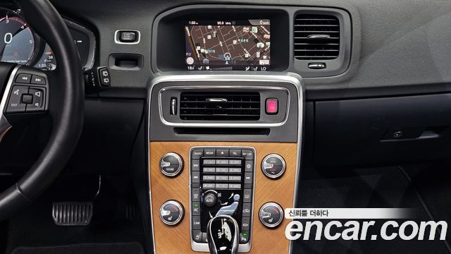 Volvo V60 Cross Country D4 2018 — фото 19