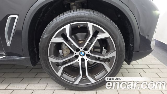 BMW X5 (G05) xDrive 40i xLine 2022 — фото 21