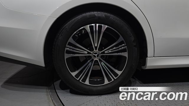 Mercedes-Benz E-Class (W214) E200 Avantgarde 2025 — фото 5