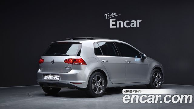 Volkswagen Golf (VII) 2.0 TDI Premium 2016 — фото 2