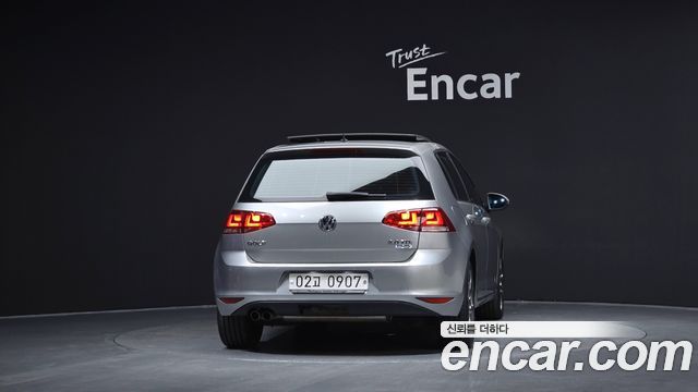 Volkswagen Golf (VII) 2.0 TDI Premium 2016 — фото 4