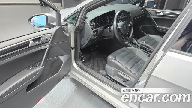 Volkswagen Golf (VII) 2.0 TDI Premium 2016 — фото 10