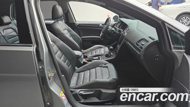 Volkswagen Golf (VII) 2.0 TDI Premium 2016 — фото 11