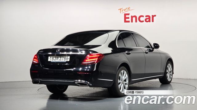 Mercedes-Benz E-Class (W213) E300 4MATIC Exclusive 2019 — фото 2