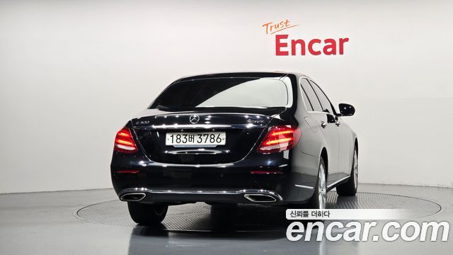 Mercedes-Benz E-Class (W213) E300 4MATIC Exclusive 2019 — фото 4