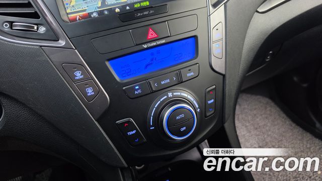 Hyundai Santa Fe (DM) Diesel(e-VGT) 2.0 2WD Premium 2015 — фото 17