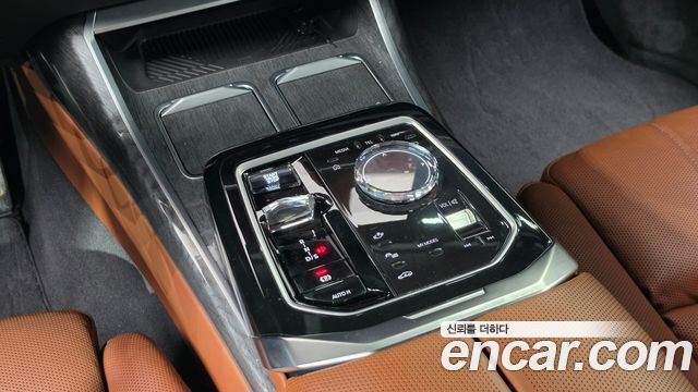 BMW 7 Series (G70) 740i xDrive M Sport 2024 — фото 9