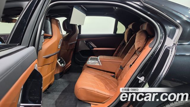 BMW 7 Series (G70) 740i xDrive M Sport 2024 — фото 11
