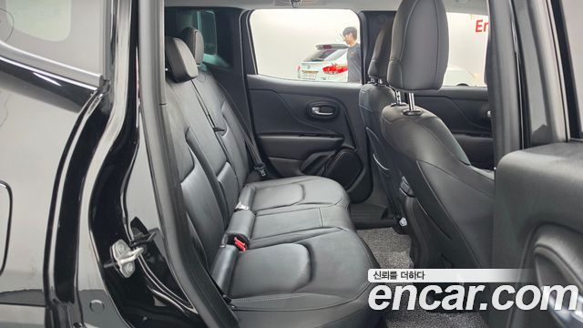 Jeep Renegade 1.3 Limited 2022 — фото 11