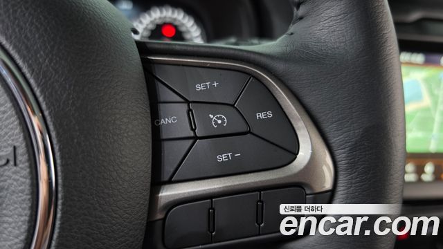 Jeep Renegade 1.3 Limited 2022 — фото 16