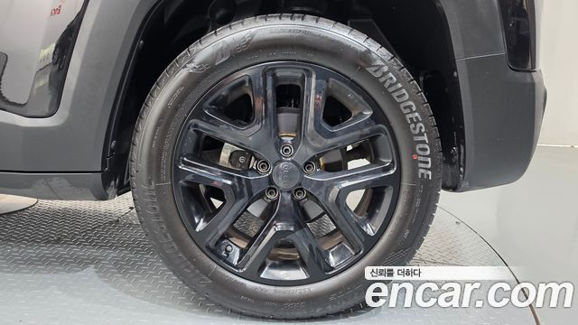Jeep Renegade 1.3 Limited 2022 — фото 21