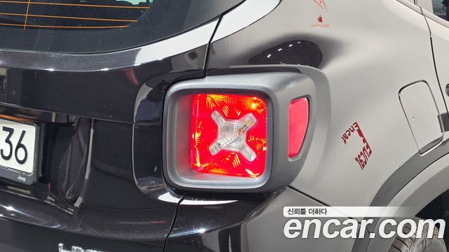 Jeep Renegade 1.3 Limited 2022 — фото 23