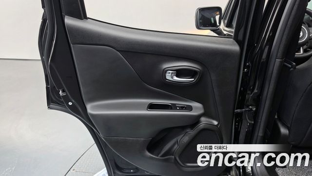 Jeep Renegade 1.3 Limited 2022 — фото 25