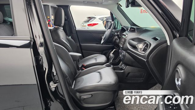 Jeep Renegade 1.3 Limited 2022 — фото 26